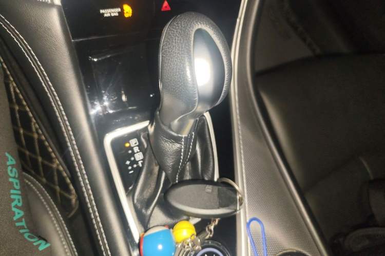 Used Infiniti Q50L 2016 2.0T Ambition Edition Gear Lever