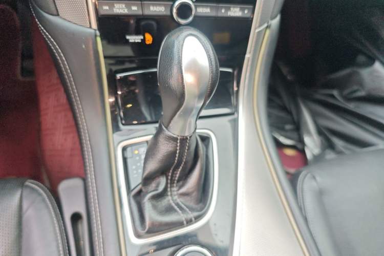 Used Infiniti Q50L 2016 2.0T Enjoyment Edition Gear Lever