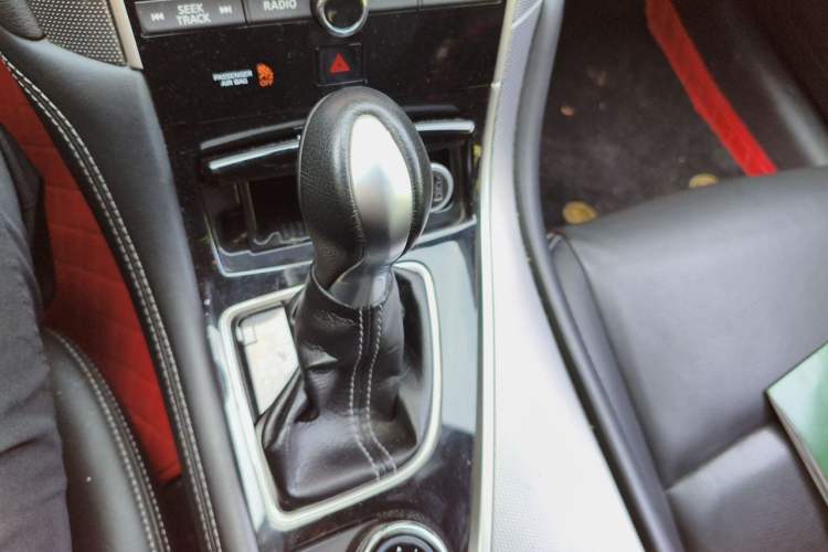 Used Infiniti Q50L 2016 2.0T Enjoyment Edition Gear Lever