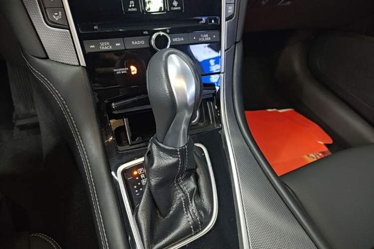 Used Infiniti Q50L 2016 2.0T Enjoyment Edition Gear Lever