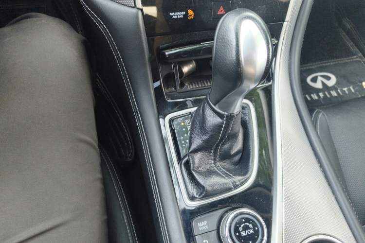 Used Infiniti Q50L 2016 2.0T Enjoyment Edition Gear Lever