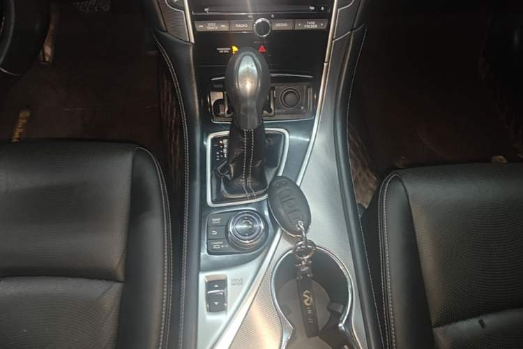 Used Infiniti Q50L 2016 2.0T Ambition Edition Gear Lever