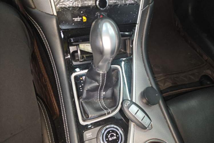 Used Infiniti Q50L 2016 2.0T Enjoyment Edition Gear Lever