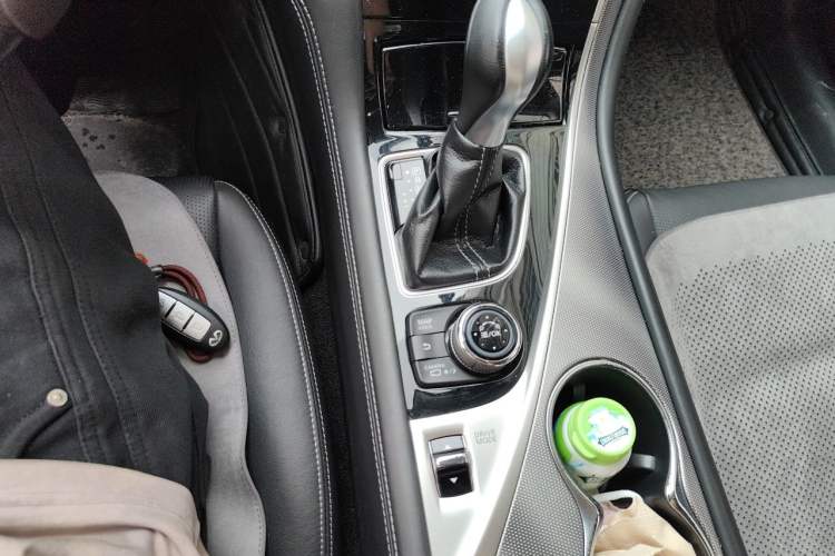 Used Infiniti Q50L 2016 2.0T Ambition Edition Gear Lever