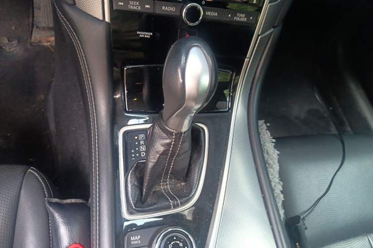 Used Infiniti Q50L 2016 2.0T Enjoyment Edition Gear Lever