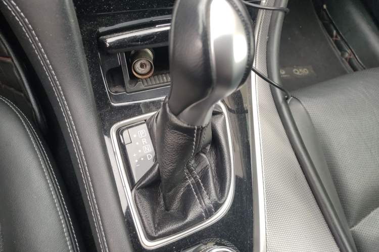 Used Infiniti Q50L 2016 2.0T Enjoyment Edition Gear Lever
