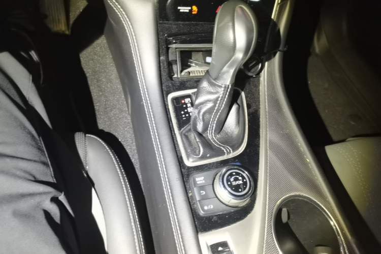 Used Infiniti Q50L 2016 2.0T Enjoyment Edition Gear Lever