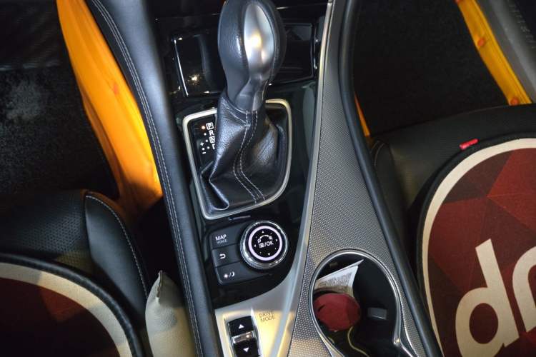Used Infiniti Q50L 2016 2.0T Enjoyment Edition Gear Lever