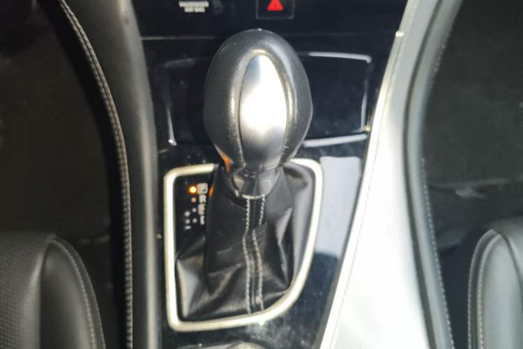 Used Infiniti Q50L 2016 2.0T Ambition Edition Gear Lever