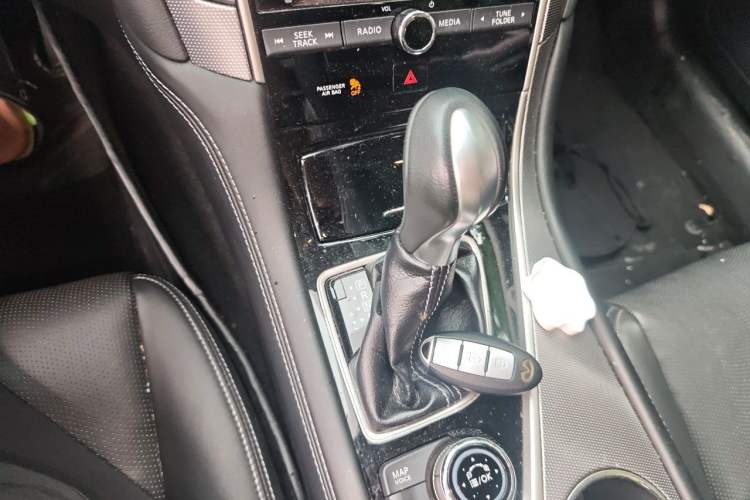Used Infiniti Q50L 2016 2.0T Enjoyment Edition Gear Lever