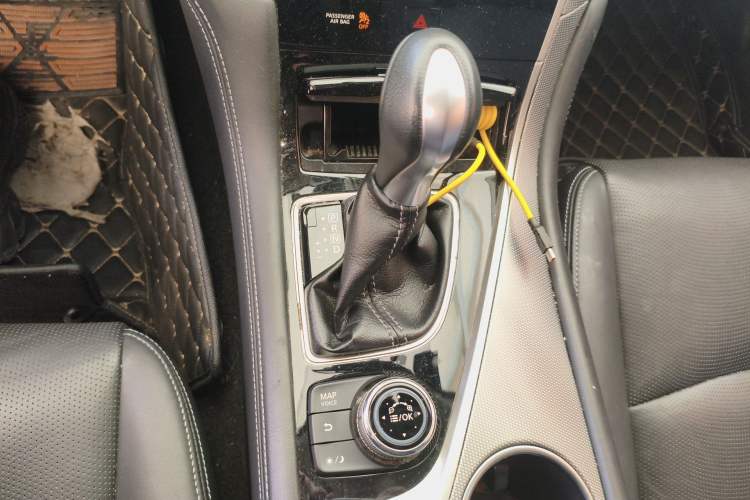 Used Infiniti Q50L 2016 2.0T Enjoyment Edition Gear Lever