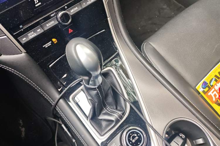 Used Infiniti Q50L 2016 2.0T Enjoyment Edition Gear Lever