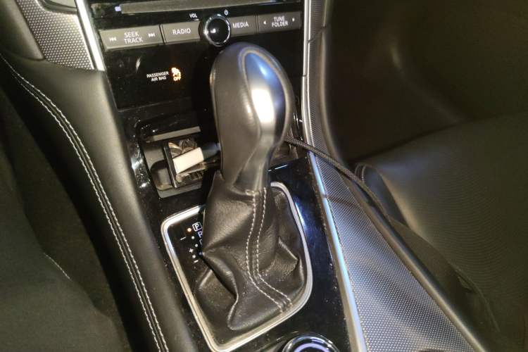 Used Infiniti Q50L 2016 2.0T Enjoyment Edition Gear Lever
