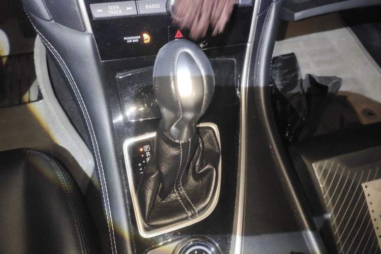 Used Infiniti Q50L 2016 2.0T Comfort Edition Gear Lever