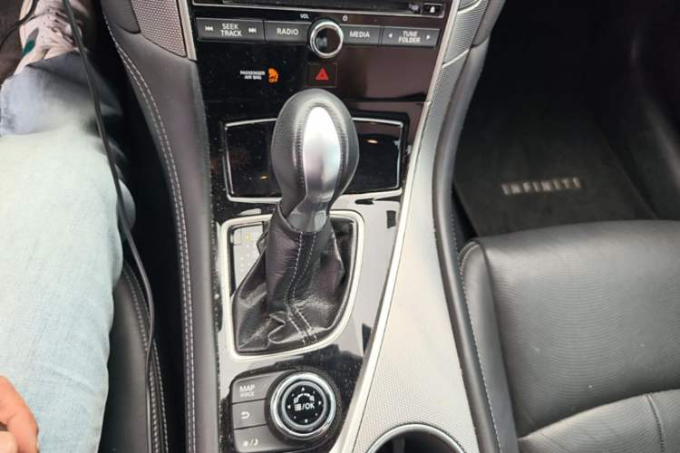 Used Infiniti Q50L 2016 2.0T Enjoyment Edition Gear Lever