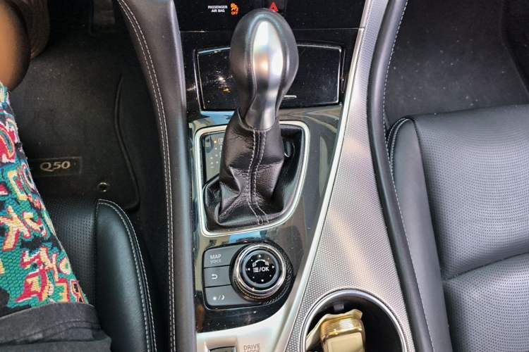 Used Infiniti Q50L 2016 2.0T Enjoyment Edition Gear Lever
