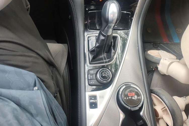 Used Infiniti Q50L 2016 2.0T Enjoyment Edition Gear Lever