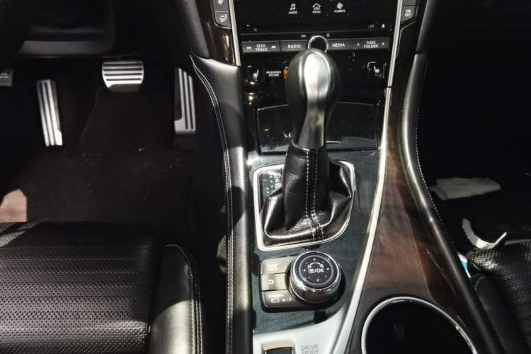 Used Infiniti Q50L 2016 2.0T Luxury Sport Edition Gear Lever