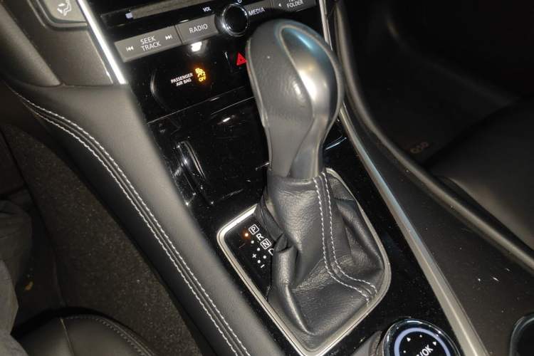 Used Infiniti Q50L 2016 2.0T Comfort Edition Gear Lever