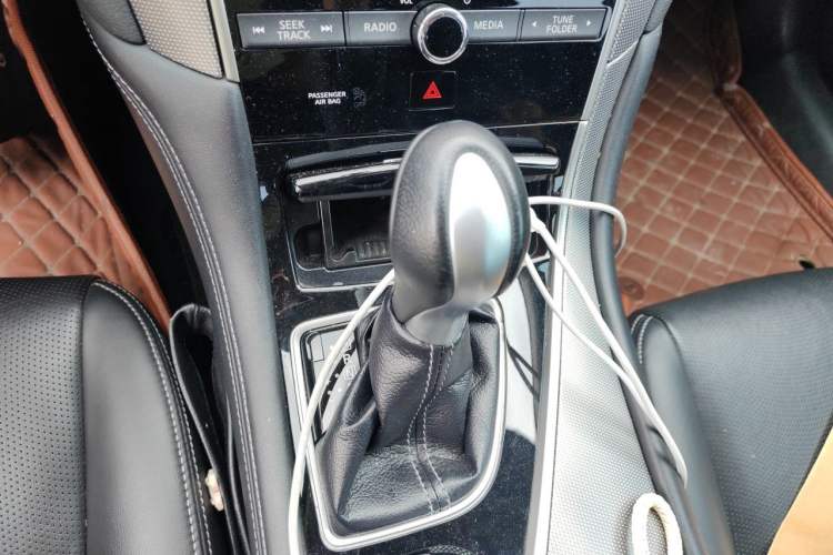Used Infiniti Q50L 2016 2.0T Enjoyment Edition Gear Lever