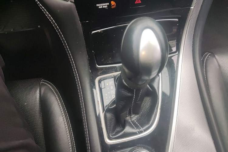 Used Infiniti Q50L 2016 2.0T Enjoyment Edition Gear Lever