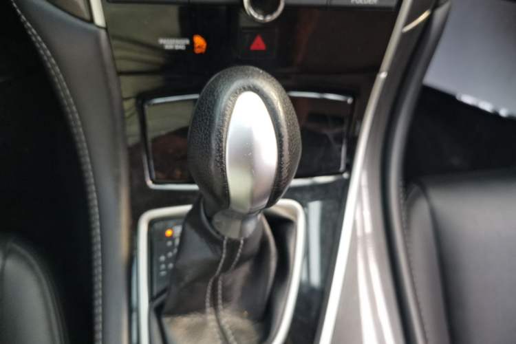 Used Infiniti Q50L 2016 2.0T Comfort Edition Gear Lever