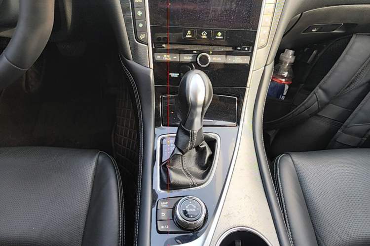 Used Infiniti Q50L 2016 2.0T Enjoyment Edition Gear Lever