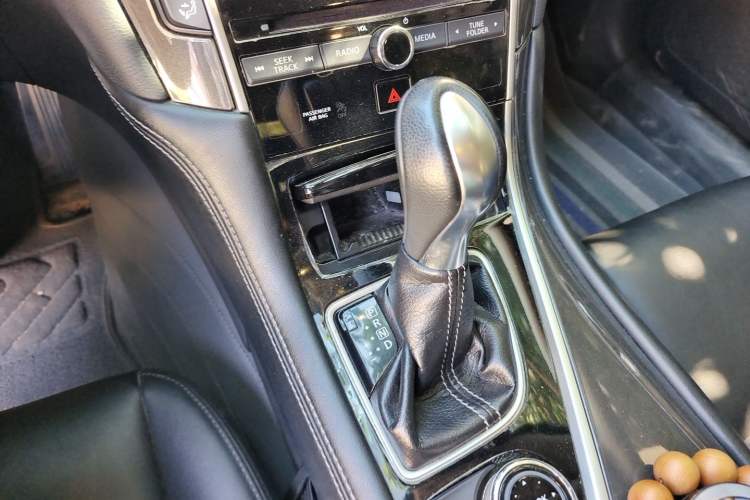 Used Infiniti Q50L 2016 2.0T Comfort Edition Gear Lever