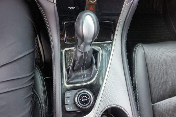 Used Infiniti Q50L 2016 2.0T Enjoyment Edition Gear Lever