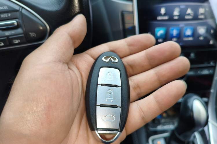 Used Infiniti Q50L 2016 2.0T Enjoyment Edition Gear Lever