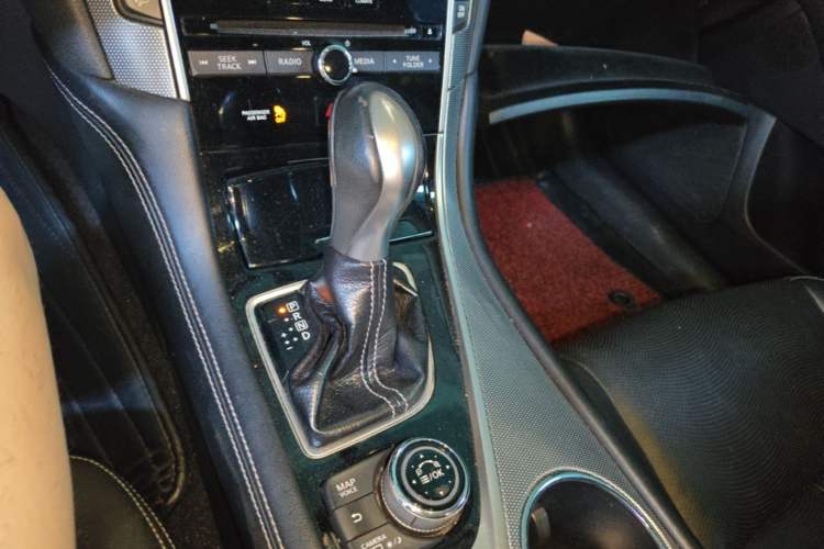 Used Infiniti Q50L 2016 2.0T Ambition Edition Gear Lever