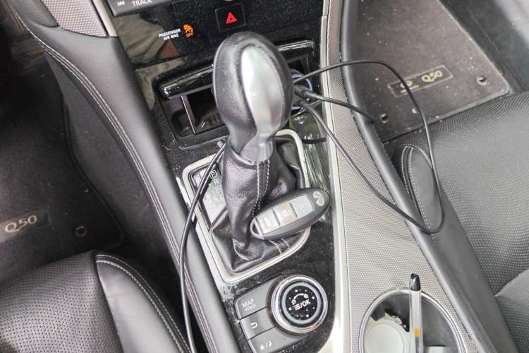 Used Infiniti Q50L 2016 2.0T Enjoyment Edition Gear Lever