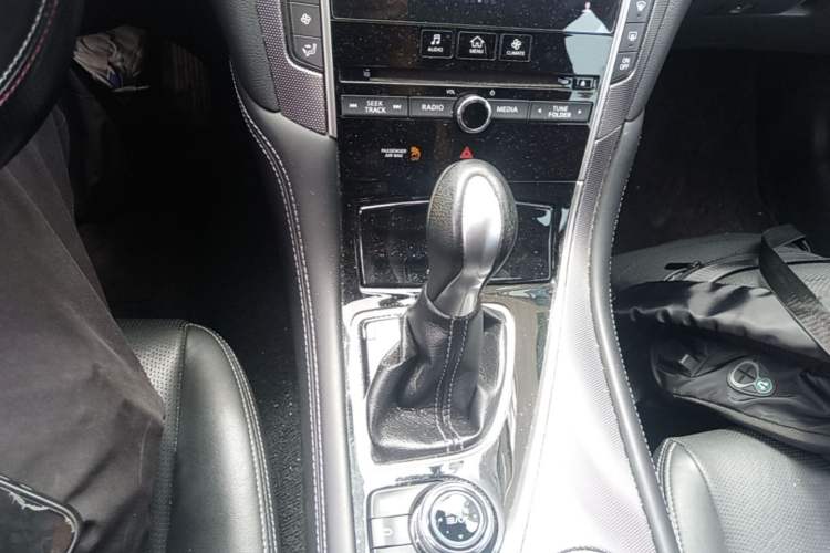 Used Infiniti Q50L 2016 2.0T Ambition Edition Gear Lever