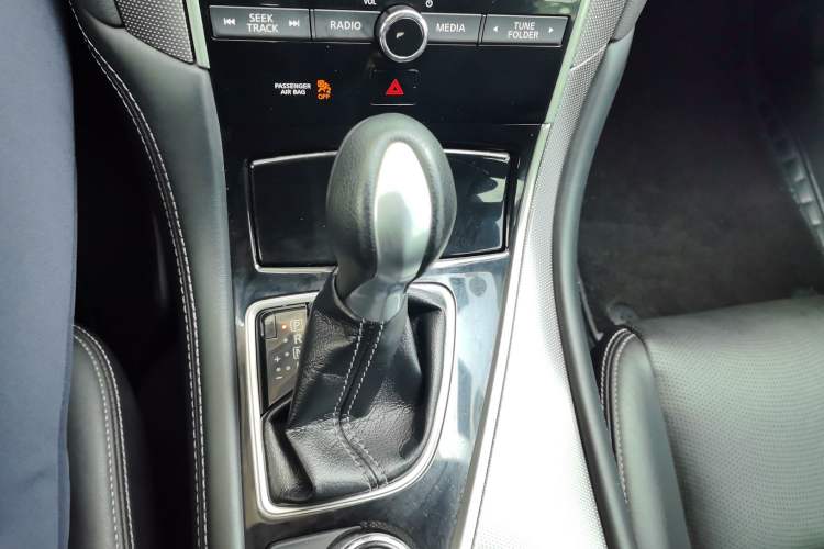 Used Infiniti Q50L 2016 2.0T Ambition Edition Gear Lever