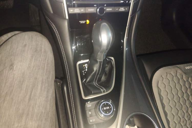 Used Infiniti Q50L 2016 2.0T Comfort Edition Gear Lever