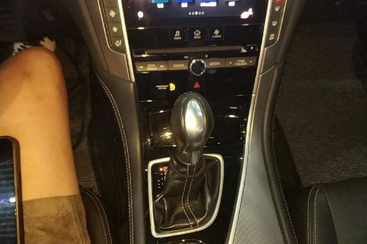 Used Infiniti Q50L 2016 2.0T Ambition Edition Gear Lever