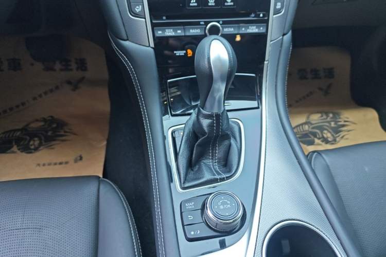 Used Infiniti Q50L 2016 2.0T Enjoyment Edition Gear Lever