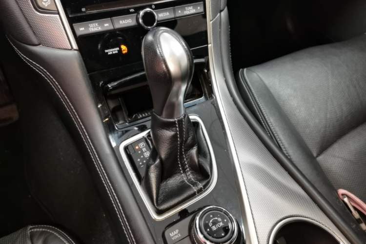 Used Infiniti Q50L 2016 2.0T Enjoyment Edition Gear Lever