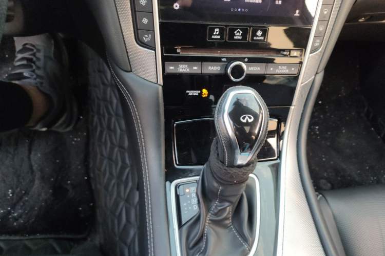 Used Infiniti Q50L 2016 2.0T Ambition Edition Gear Lever