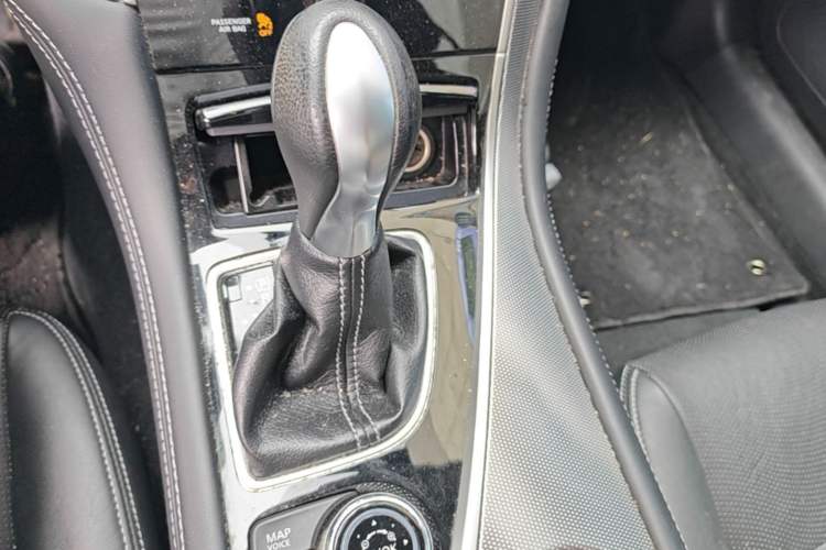Used Infiniti Q50L 2016 2.0T Ambition Edition Gear Lever