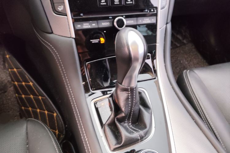 Used Infiniti Q50L 2016 2.0T Enjoyment Edition Gear Lever