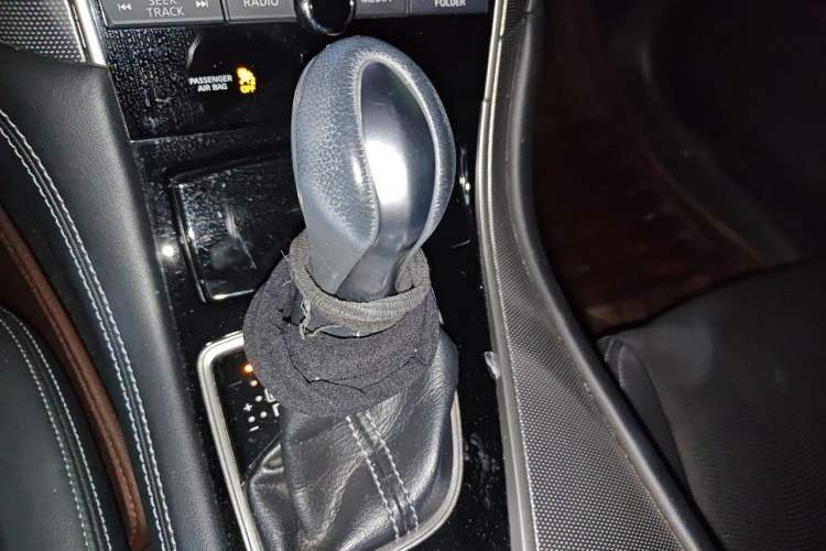 Used Infiniti Q50L 2016 2.0T Enjoyment Edition Gear Lever