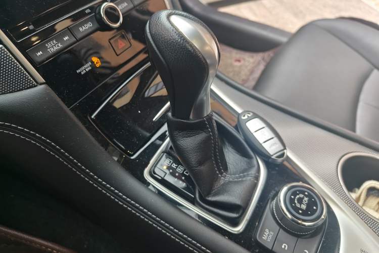 Used Infiniti Q50L 2016 2.0T Enjoyment Edition Gear Lever