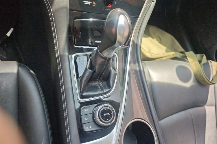 Used Infiniti Q50L 2016 2.0T Comfort Edition Gear Lever