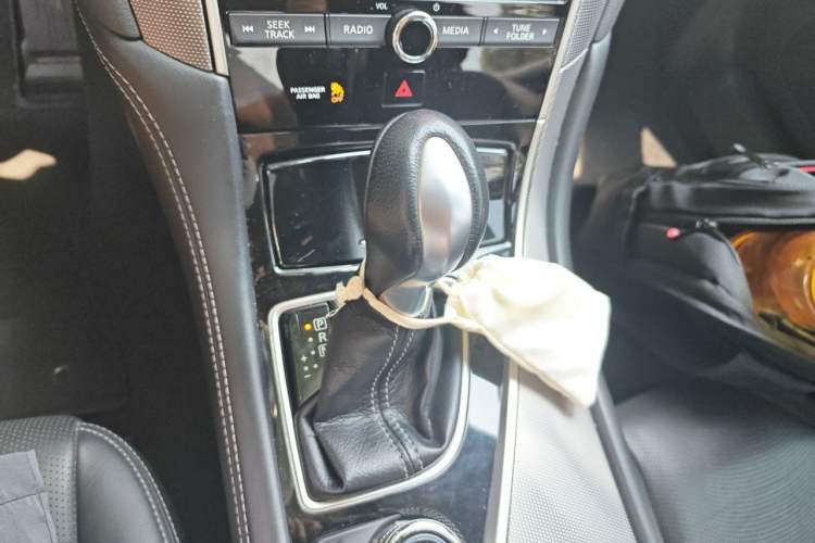 Used Infiniti Q50L 2016 2.0T Ambition Edition Gear Lever