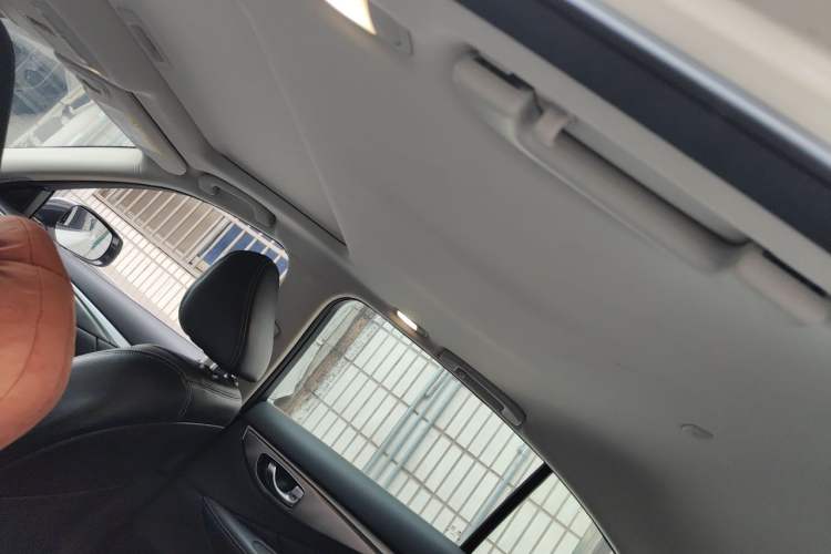 Used Infiniti Q50L 2016 2.0T Ambition Edition Headliner