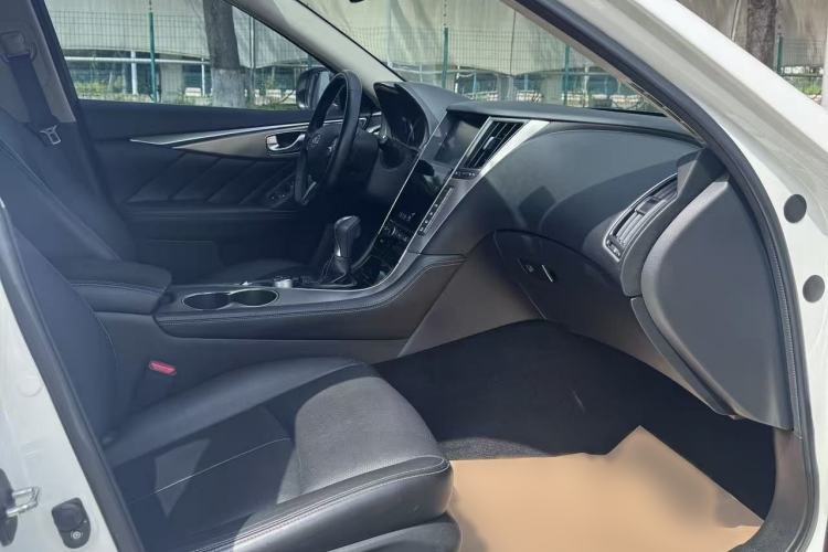 Used Infiniti Q50L 2016 2.0T Enjoyment Edition Interior 2