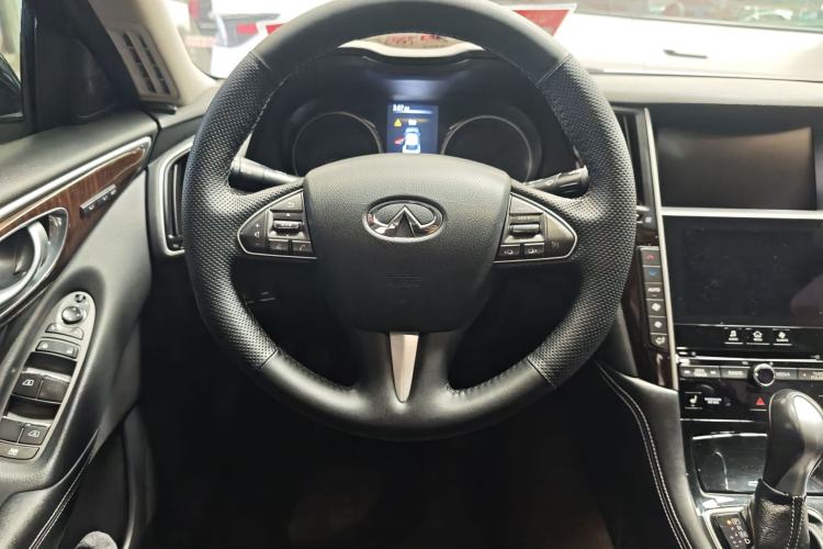 Used Infiniti Q50L 2016 2.0T Luxury Edition Interior 2