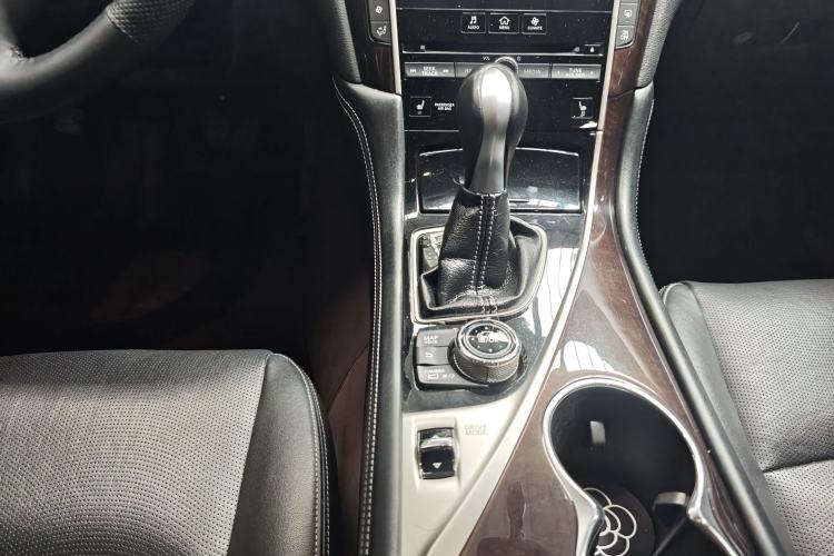 Used Infiniti Q50L 2016 2.0T Luxury Edition Interior 3