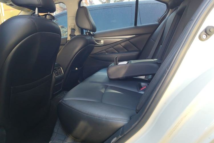 Used Infiniti Q50L 2016 2.0T Comfort Edition Interior 4